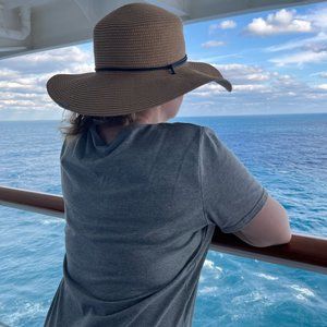 Meet your Posher, Della